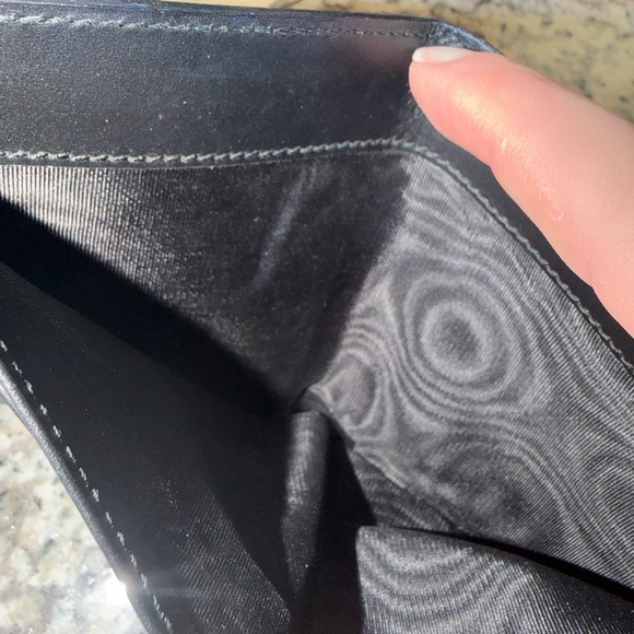 🔥Authentic Gucci Wallet with Interlocking GG Gold Hardware - Full Inclusion!🔥 - Picture 7 of 11